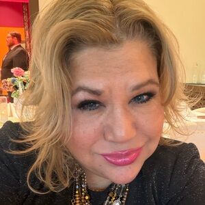 Meet your Posher, Laura duran